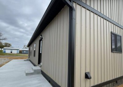 6 inch black seamless gutters