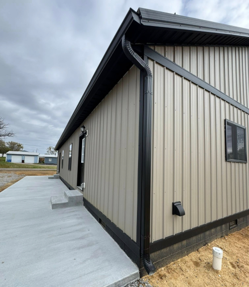 6 inch black seamless gutters